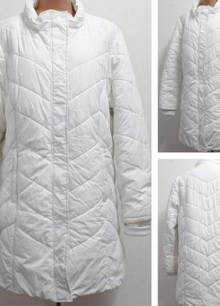 Стройнящее стильное белое пальто