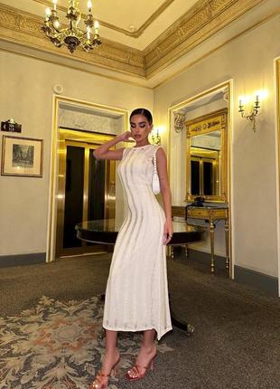 Вязаное трикотажное платье миди