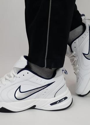 Чоловічі кросівки білі із сірим nike air monarch. спортивні кросівки для бігу білі найк аїр монарх