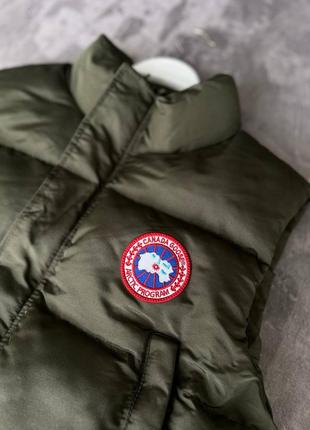 Мужская жилетка canada goose на весну в хаки цветах premium качества, стильная и удобная жилетка на каждый день8 фото