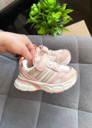 Дуже гарні кросівки для дівчаток