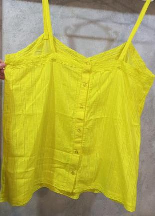 Нежная, легкая,фирменная,натуральная,ярка, майка, с кружевом на пуговицах