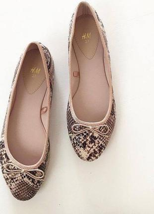 Балетки h&m із бантиком.