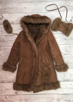 Длинная дубленка с варежками и капюшоном трапеция эко мех зимняя тепла бумбоны