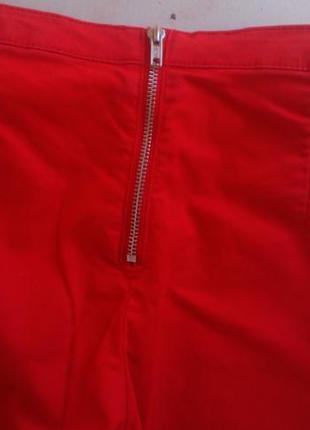 Яркие красные брюки взаде с замочком6 фото