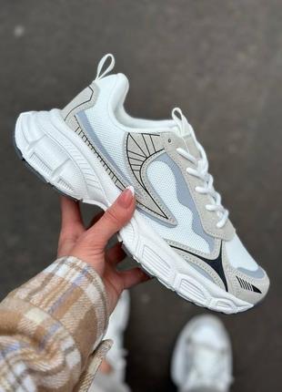 Женские кроссовки