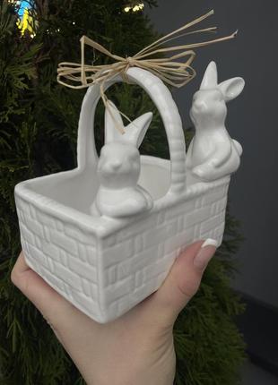 Декоративний керамічний кошик із зайчиками