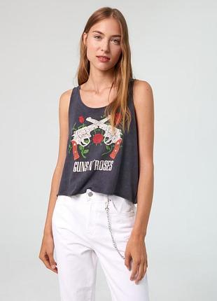 Короткий топ guns n’ roses

cropp