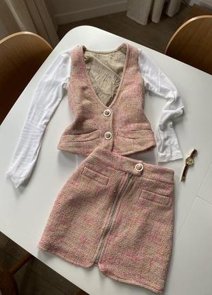 Розовый твидовый комплект жилетка и юбка xs-s костюм твид юбка