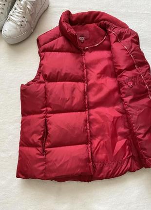 Стильна пухова жилетка