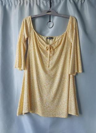 Удлиненный лонгослив с открытыми плечами