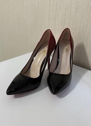 Туфлі-лабутени з чорно-червоним омбре2 фото