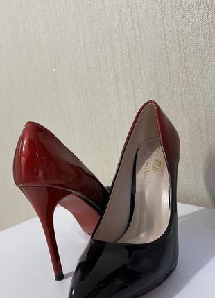 Туфли-лабутены с черно-красным омбре7 фото