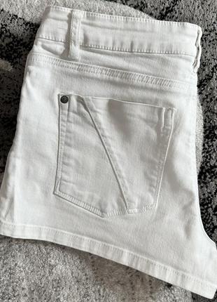 Білі, джинсові шорти3 фото