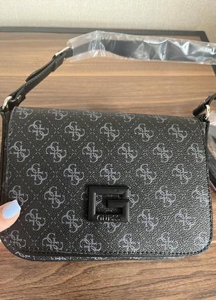 Сумка в стиле guess
