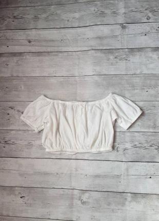 Крутой кроп топ блуза с открытыми плечами укороченный короткий рукав собранный пуговицы2 фото