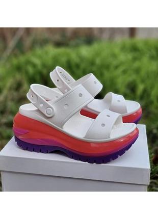 Кроксы босоножки на платформе iconic crocs comfort mega crush color white/multicolor 38-39 размер2 фото