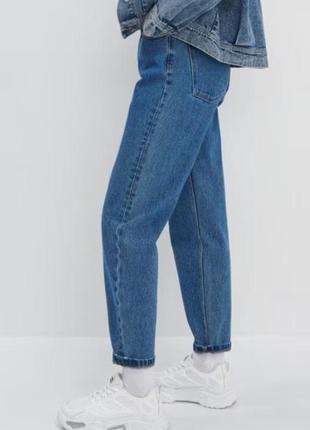 Классические джинсы мом5 фото