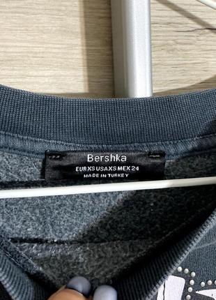 Крутой трендовый свитшот bershka s xs с потертостями4 фото