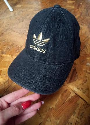 Котонова кепка adidas the brandwich the 3 striper