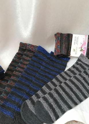 Стильні трендові напівпрозорі шкарпетки у смужку з люрексом різні кольори5 фото