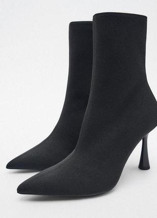 Напівчоботи, панчохи, ботильоны сапоги-чулки zara
