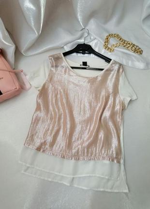 Блискуча блискуча блуза спинка подовжена є невеликий дефект на спинці маленька дірочка