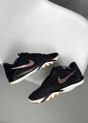 Оригінальні кросівки nike free tr 6 розмір 42.5 устілка 27.55 фото