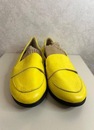 Нові кожані жіночі мокасини, туфлі, балетки - 36 розміру жовтого кольору