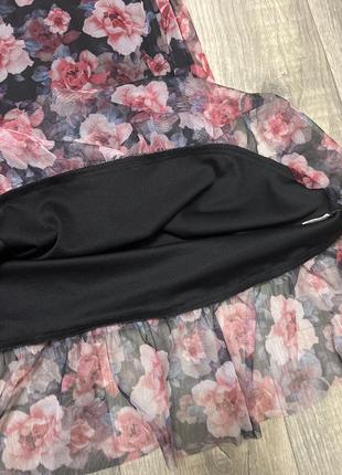 Платье мини свободного кроя на одно плечо с рюшами цветочный принт4 фото