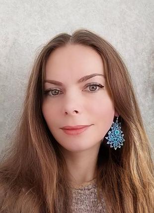Кружевные голубые серьги фриволете с бисером4 фото