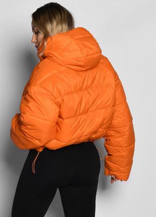 Оранжевая яркая демисезонная куртка7 фото