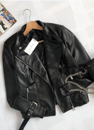 Базовая черная куртка косуха4 фото