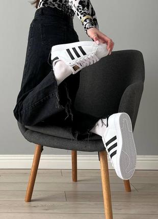 Шикарне стильне жіноче взуття кросівки наложний топ новинка  adidas superstar white black6 фото