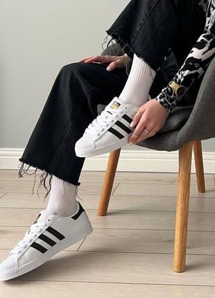 Шикарне стильне жіноче взуття кросівки наложний топ новинка  adidas superstar white black2 фото