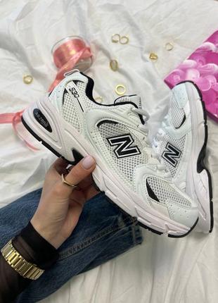 Шикарне стильне жіноче взуття кросівки наложний топ новинка  new balance 530 white black v23 фото