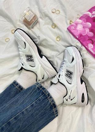 Шикарне стильне жіноче взуття кросівки наложний топ новинка  new balance 530 white black v26 фото