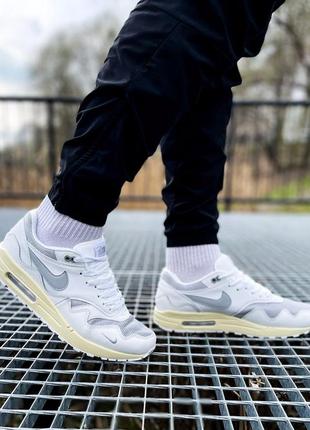 Женские кроссовки but the it's now making its way to select pegasus-versies nike retailers 1 люкс качество