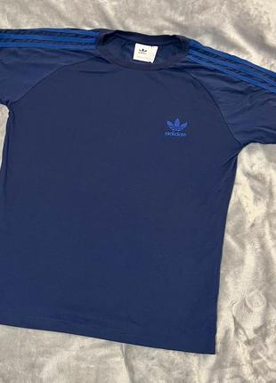 Спортивна футболка adidas originals.2 фото