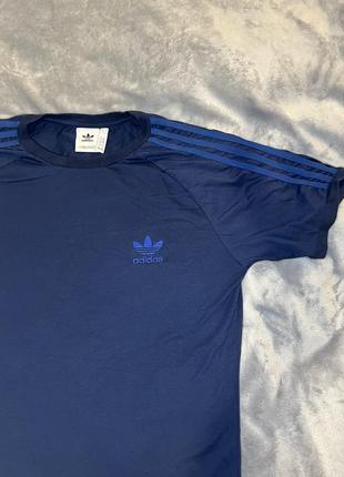 Спортивна футболка adidas originals.4 фото