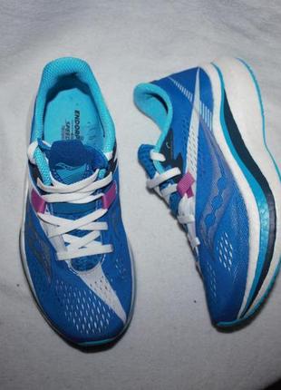 Кросівки фірми saucony 35,5 розміру за устілкою 22 см, вся устілка з загинанням на п'яту 23 см.