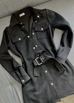 Стильная черная мини-платье-рубашка из замши