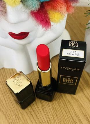 Оригінал guerlain kisskiss tender matte lipstick матова помада для губ з ефектом сяйва, 16 годин комфорту 775 kiss rouge3 фото