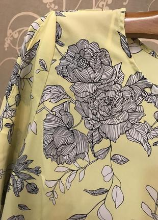 Очень красивая и стильная брендовая блузка в цветах.9 фото