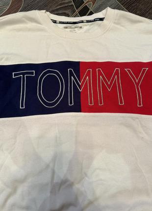 Свитшот от tommy hilfiger оригинал3 фото