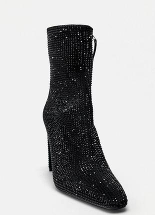 Черные ботинки на каблуке с блестящими деталями zara3 фото