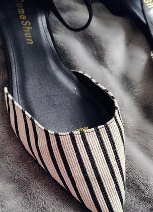 Замшеві, (шкіряні) брендові, лімітовані туфлі, з незвичним каблучком 🔥🔥🔥4 фото
