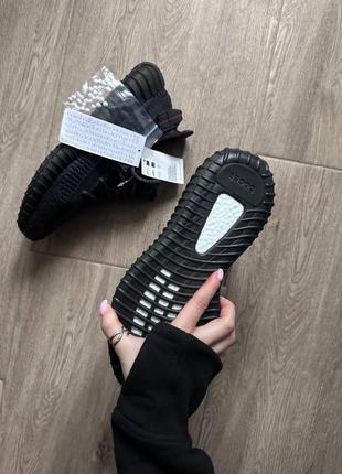 Крутые мужские и женские кроссовки adidas yeezy boost 350 v2 black ref чёрные с рефлективными шнурками6 фото