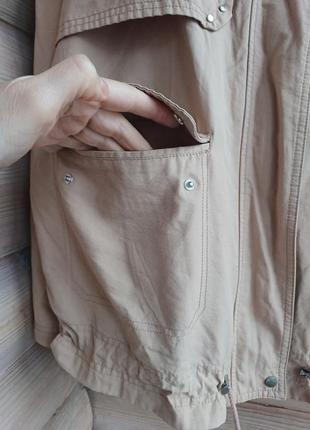 Батальна пудрова-бежева куртка з капюшоном3 фото