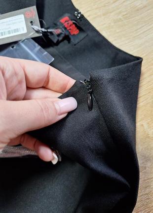 Классические черные брюки с цепочкой